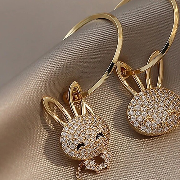 🐇 Adorable Mismatched Bunny Rabbit Faux Pearl Rhinestone Hoops 🐰 - Picture 3 of 3